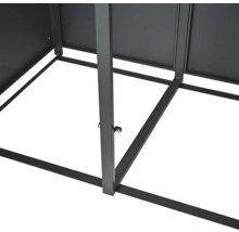 Detailaufnahme des Metallrahmens eines Gerätehauses