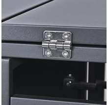 Detailansicht eines Möbelscharniers mit Schrauben