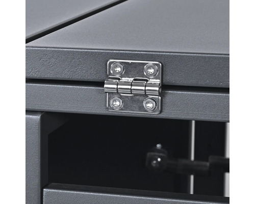 Detailansicht eines Möbelscharniers mit Schrauben