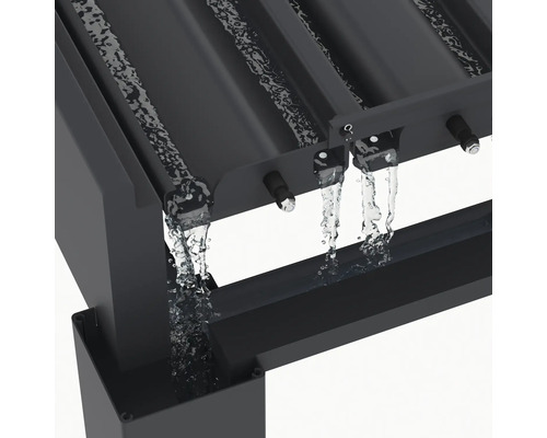 Detailaufnahme einer Pergola mit Wasserableitung