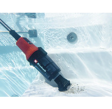 Einhell Logo. Unterwasser-Poolsauger im Einsatz zur Reinigung eines Pools.