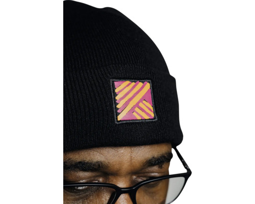 Schwarze Strickmütze mit Logo-Patch
