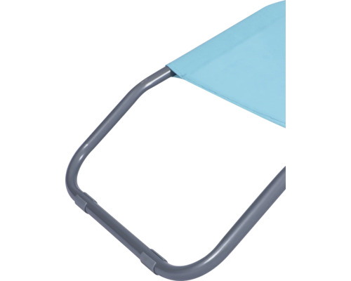 Detailansicht eines Hockers mit Metallgestell und Stoffbespannung