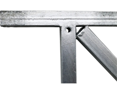 Detailansicht einer verzinkten Stahlkonstruktion mit Bohrung und Verstrebung