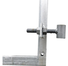 Detail einer Metallkonstruktion mit Schraube und Mutter