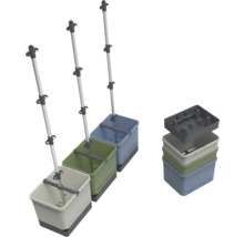 Drei Eimer mit Mopstiel und ein Stapel von drei Eimern mit Deckel