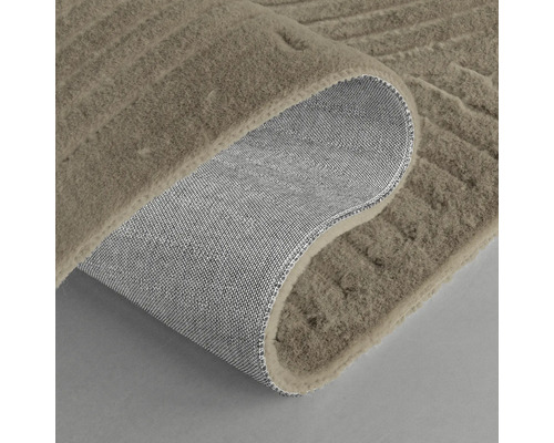Teppich mit textilem Rücken und gerippter Oberflächenstruktur