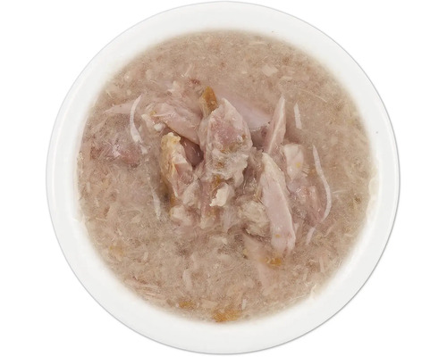 Katzenfutter mit Fleischstückchen in einer Schale