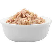 Katzenfutter in einer weißen Schüssel