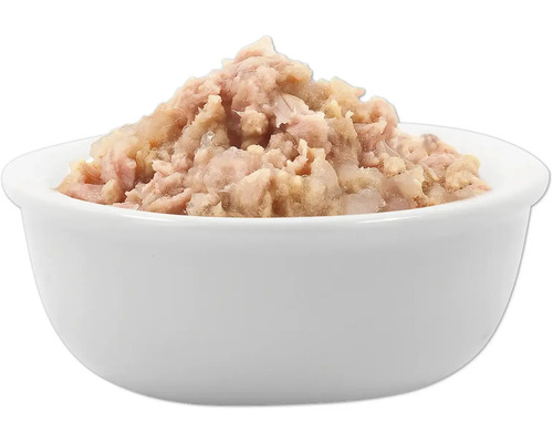 Katzenfutter in einer weißen Schüssel