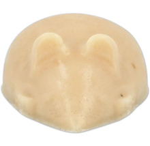 Einzelne Mandelform aus Marzipan