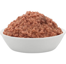 Eine Schüssel mit Nassfutter für Haustiere