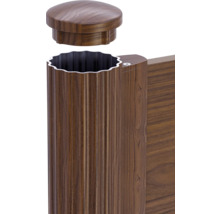 Zaunpfosten aus Holz mit Abdeckkappe