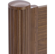 Detailansicht einer geriffelten Holzsäule