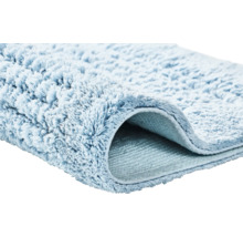 Hellblaue Badematte mit Flor