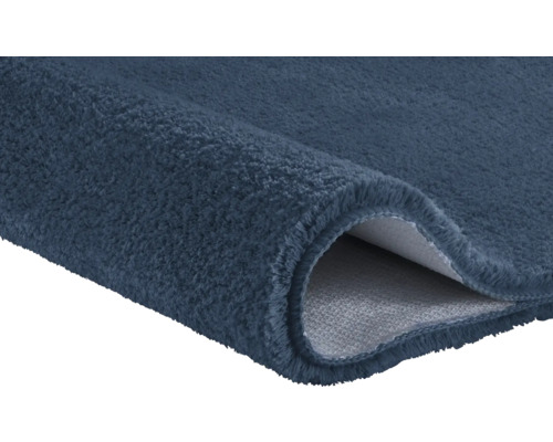 Aufgerollter Teppich