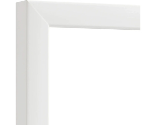 Nahaufnahme eines weißen Bilderrahmenprofils