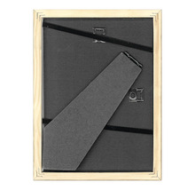 Rückseite eines Bilderrahmens mit Holzrahmen und Aufsteller