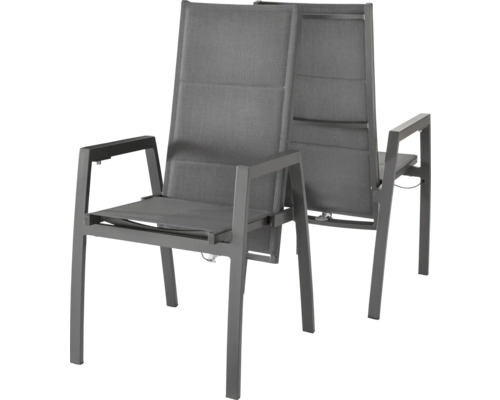 Zwei graue Gartenstühle mit Armlehnen und Textilbespannung