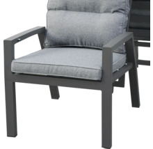 Gartenstuhl mit Armlehnen und Polster