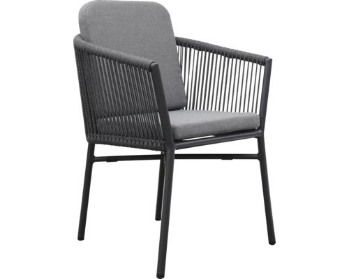 Grauer Gartensessel mit Armlehne und Kissen