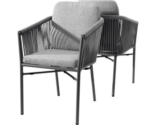 Zwei graue Gartensessel mit Kissen