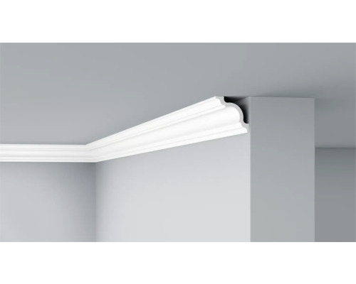 Eckansicht einer Zierleiste an einer Wand und Decke