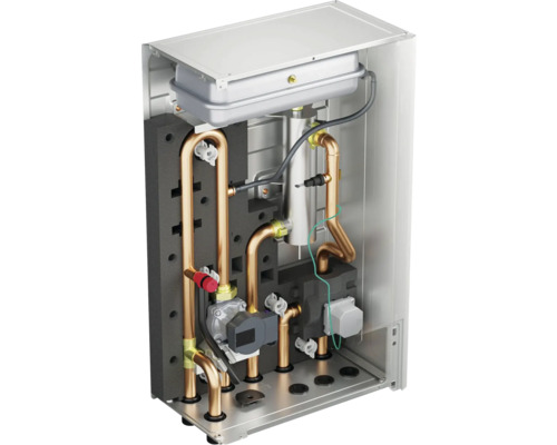 Innenansicht eines Heizkessels mit Kupferrohren und verschiedenen Komponenten