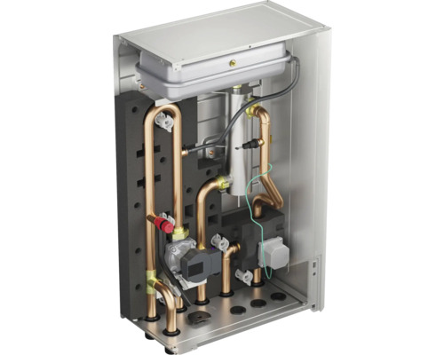 Innenansicht eines Heizkessels mit Rohren und Komponenten