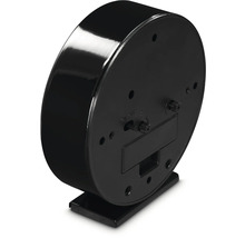 Rückansicht eines schwarzen analogen Weckers mit Stellrädern