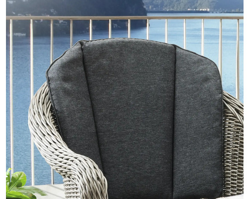 Gartenstuhl mit grauer Polsterung und Rattanoptik