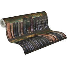 Tapete mit Motiv von antiken Buchrücken in einem Bücherregal auf einer Rolle.