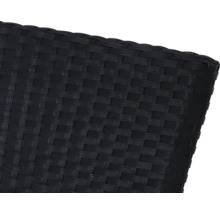 Detailansicht eines Polyrattan-Geflechts für Gartenmöbel.