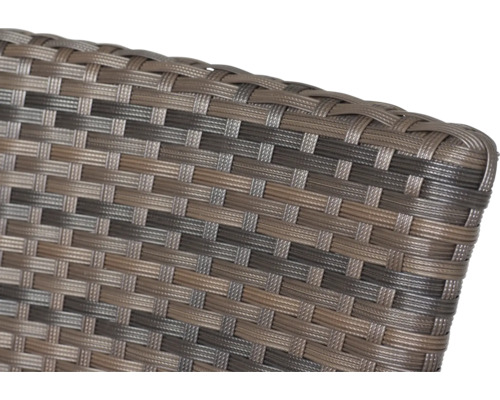 Detailaufnahme eines Polyrattan-Geflechts für Gartenmöbel.
