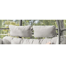 Nahaufnahme eines Hänge sessels mit Kissen