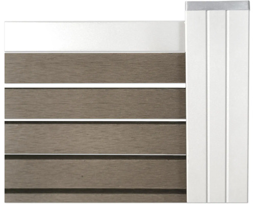 Detailansicht eines Zaunelements mit Holzoptik und Aluminiumpfosten