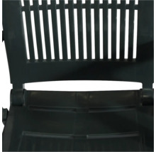 Detailansicht der Rückenlehne mit Latten und Sitzfläche eines Gartenstuhls aus anthrazitfarbenem Kunststoff.