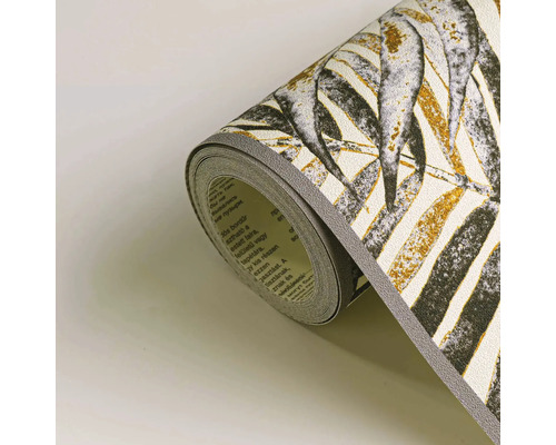 Rolle strukturierter Tapete mit tropischem Blattmuster in Gold und Grau.