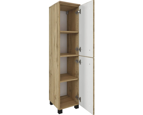 Hochschrank in Eichenoptik mit zwei geöffneten weißen Türen, drei Einlegeböden und schwarzen Füßen.