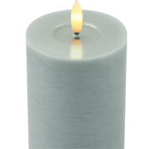 Graue Stumpenkerze mit Flamme
