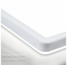 Detailaufnahme einer weißen LED-Deckenleuchte mit indirekter Beleuchtung