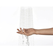 Hand unter fließendem Wasser