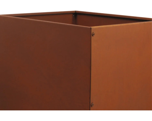 Blumenkübel aus Metall mit quadratischer Form