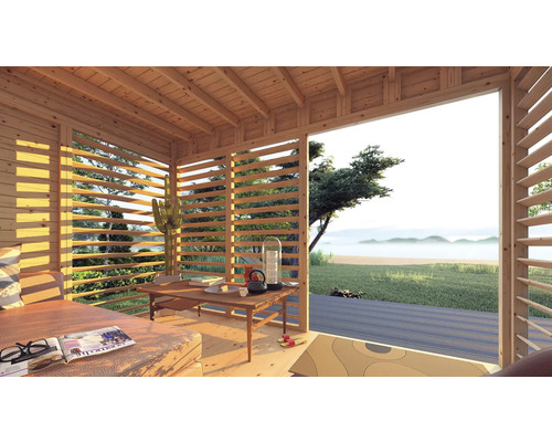 Helles Holzhaus mit Terrasse, Möbeln und Blick in die Natur