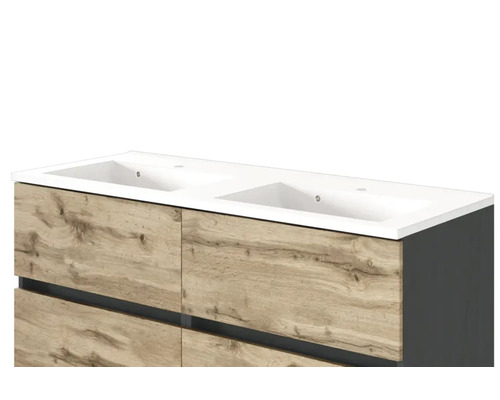 Doppelwaschtisch mit Unterschrank, Fronten in Holzoptik, dunkle Seitenwände, vier Schubladen, modernes Baddesign.