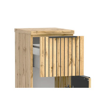 Badezimmerschrank in Eichenoptik mit Lamellenfront, schwarzem Griff und sichtbarer Schublade.
