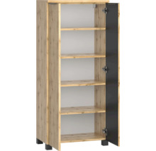 Hochschrank in Eichenoptik mit geriffelter Front, einer offenen schwarzen Tür und fünf Einlegeböden.