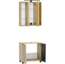 Badezimmer-Möbelset aus Holzoptik mit offenem Spiegelschrank inklusive Glasböden und Beleuchtung sowie Waschtischunterschrank mit Lamellenfront.