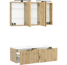 Badmöbel-Set bestehend aus Doppelwaschtisch, Unterschrank in Eichenoptik und offenem Spiegelschrank mit Glaseinlegeböden und Steckdosen.