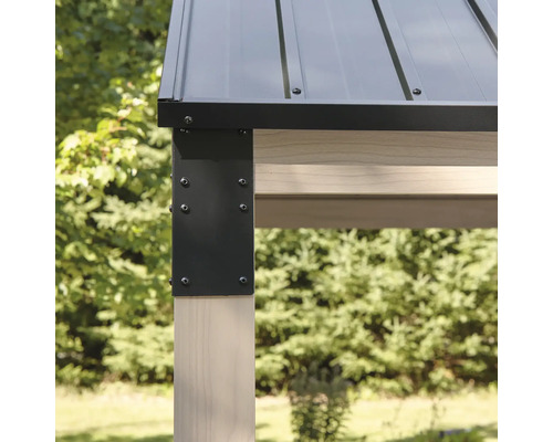 Detailansicht einer Pavillonkonstruktion mit Metaldach und Holzpfosten